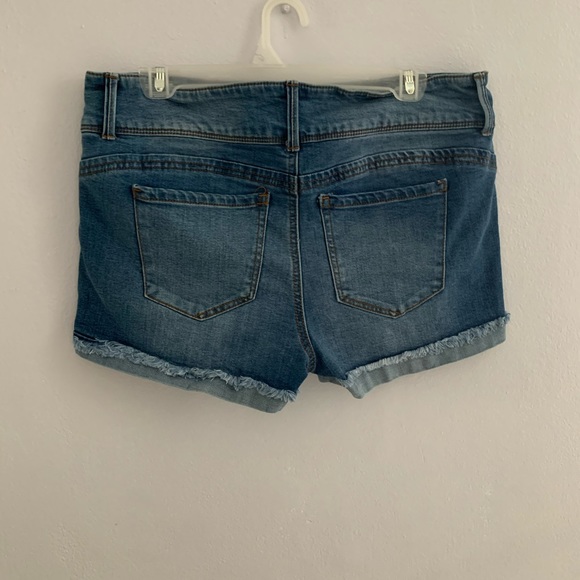 Shorts - Picture 2 of 4